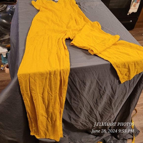 FOREVER 21 YELLOW JUMPSUIT SZ SMALL FEELS SO SOFT AND SILKY NWT - Picture 2 of 12